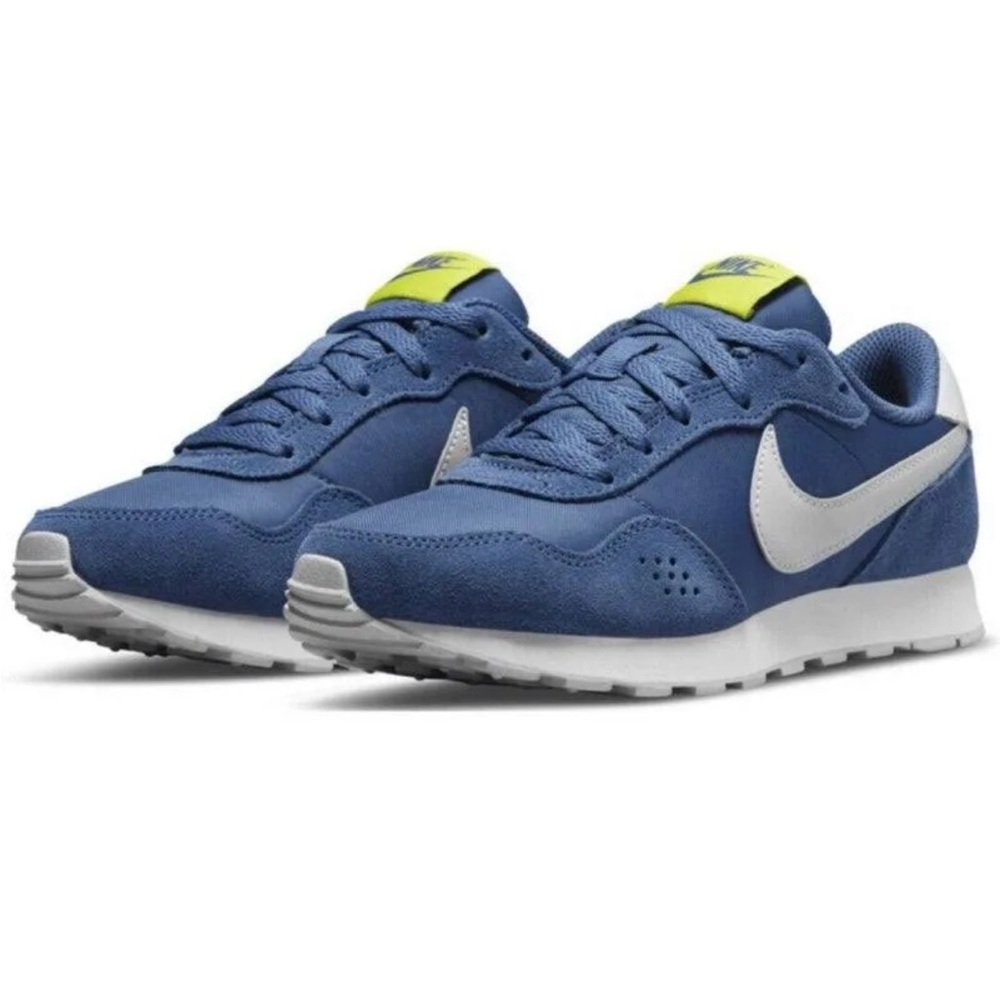 Nike Valiant Navy Gray running shoes Kids size 7Y